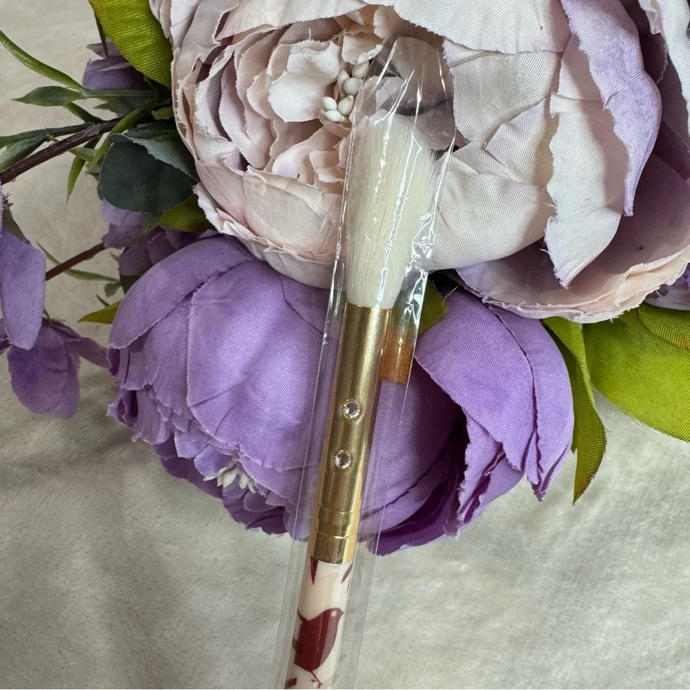 NWT SLMISSLAM Large Fluffy Bird Blending Brush